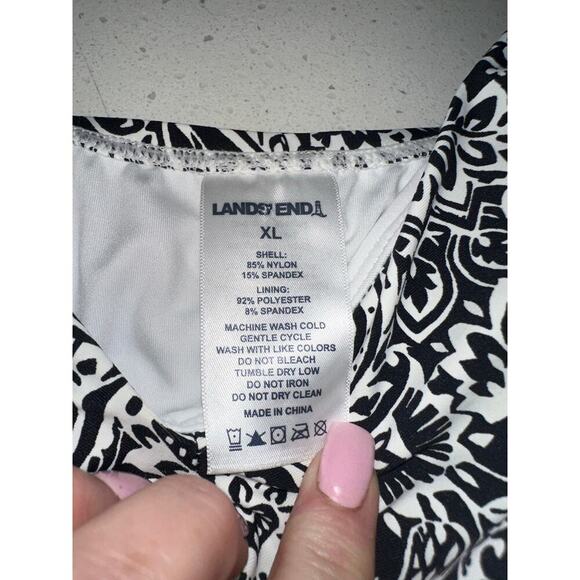 Land’s End Women’s One Piece Swim Suit Adjustable Strap Black Floral Modest XL - Picture 3 of 9